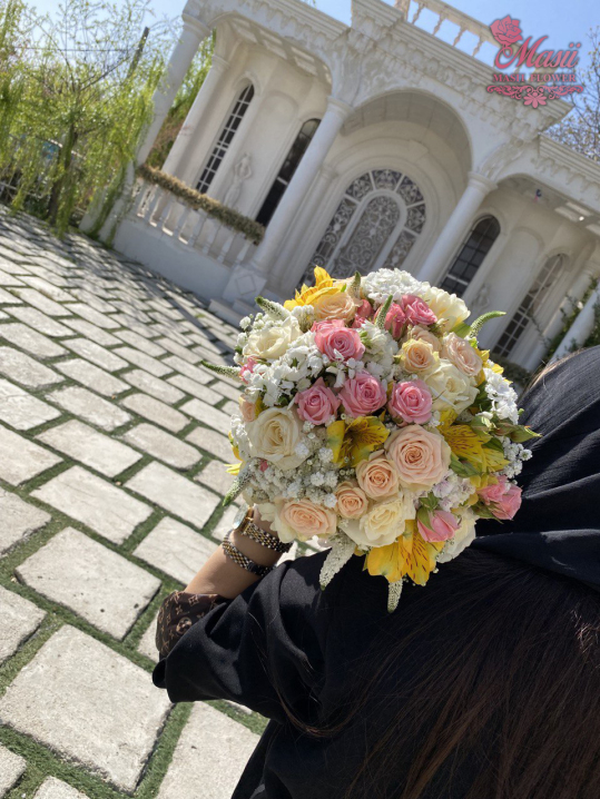 دسته گل رز رنگی